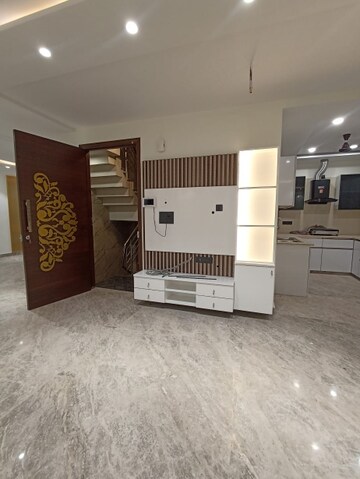 3 BHK Builder Floor – Exterior View View at Paschim Vihar - for Rent
