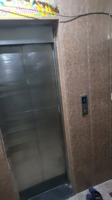 Furnished Amenities in 3 BHK Builder Floor at Dilshad Colony – for Sale
