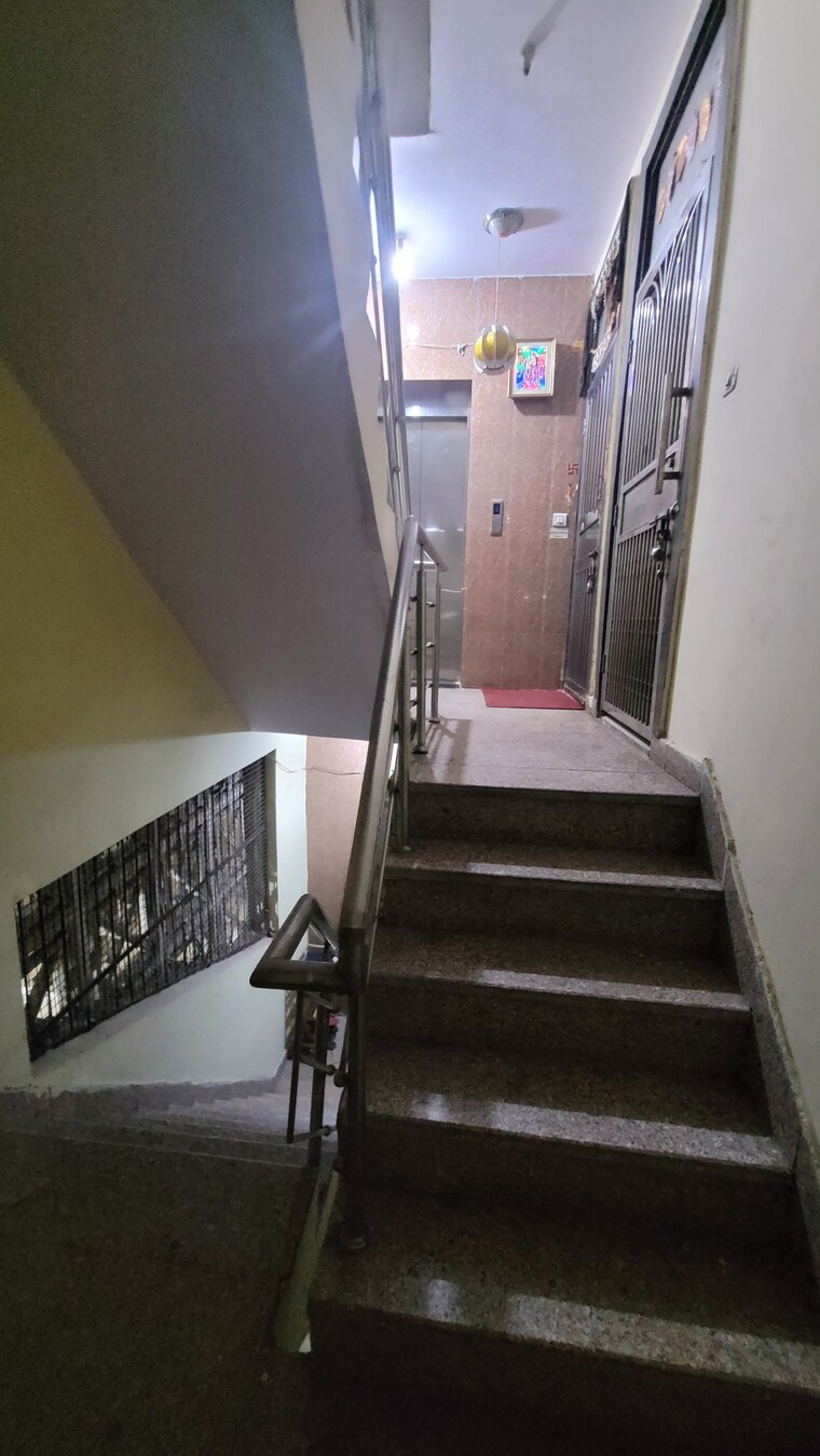 undefined, dilshad colony 3 Bedroom 1200 Sq.Ft. Builder Floor In Dilshad Colony Delhi 8281483