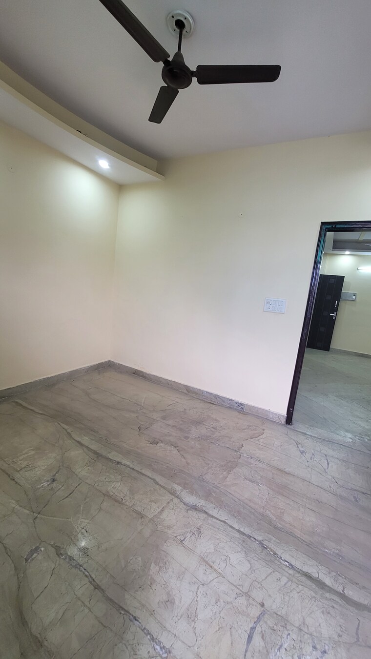 Room, dilshad colony 3 Bedroom 1200 Sq.Ft. Builder Floor In Dilshad Colony Delhi 8281483