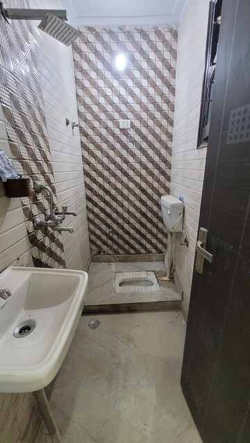 Attached Bathroom in 3 BHK Builder Floor at Dilshad Colony – for Sale