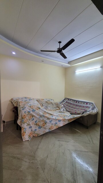 Bedroom in 3 BHK Builder Floor at Dilshad Colony – for Sale
