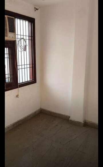 Room in 1 RK Builder Floor at Rohini Sector 16 – for Rent