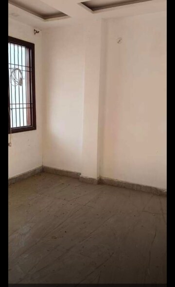 Room in 1 RK Builder Floor at Rohini Sector 16 – for Rent
