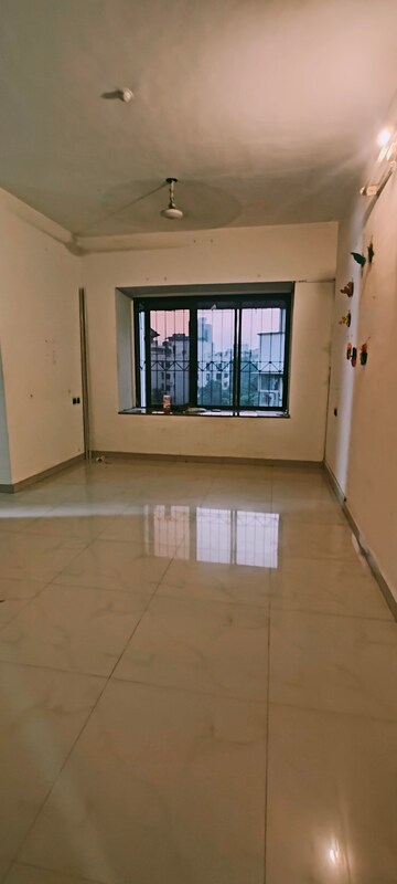 Room in 1 BHK Apartment at Vini Garden, Borivali West – for Rent