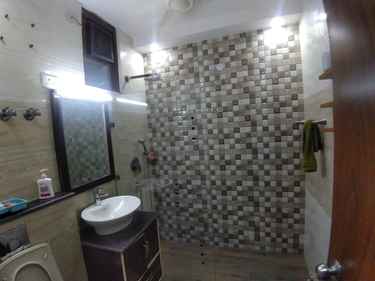 Bathroom, dwarka 3 Bedroom 1650 Sq.Ft. Apartment In Dwarka Delhi 8281503