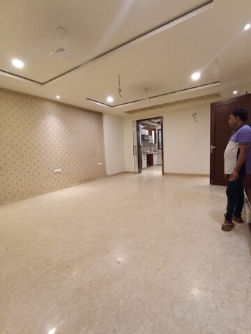 Room in 3 BHK Builder Floor at Paschim Vihar – for Rent
