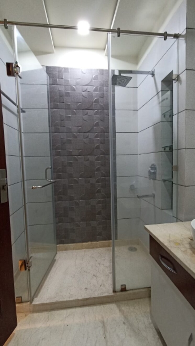 Bathroom, paschim vihar 3 Bedroom 1600 Sq.Ft. Builder Floor In Paschim Vihar Delhi 8281511