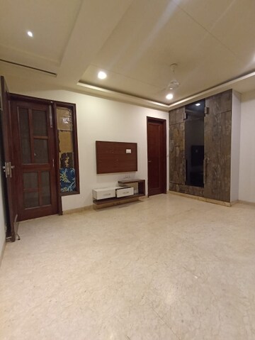 Room in 3 BHK Builder Floor at Paschim Vihar – for Rent