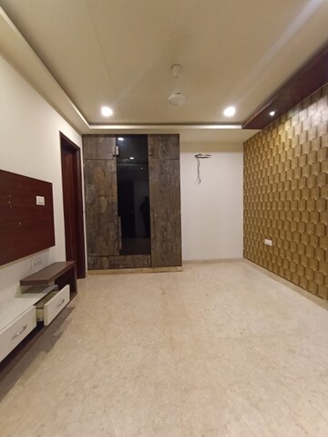 Room in 3 BHK Builder Floor at Paschim Vihar – for Rent