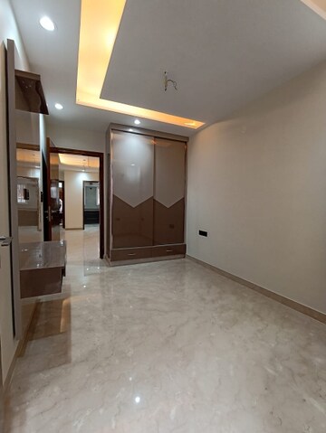 Room in 3 BHK Builder Floor at Paschim Vihar – for Rent