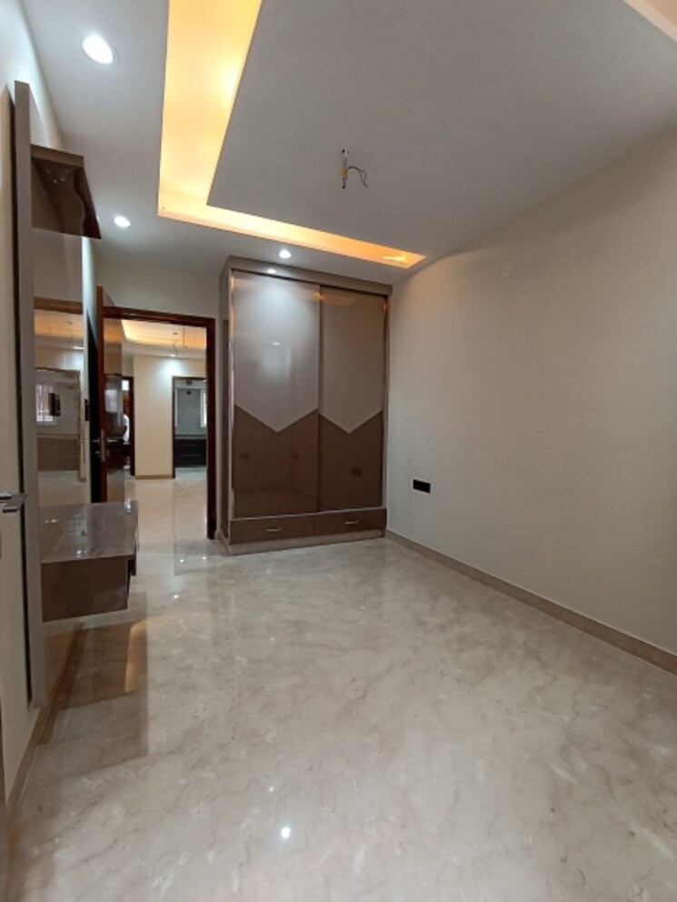 Room, paschim vihar 3 Bedroom 1700 Sq.Ft. Builder Floor In Paschim Vihar Delhi 8281523