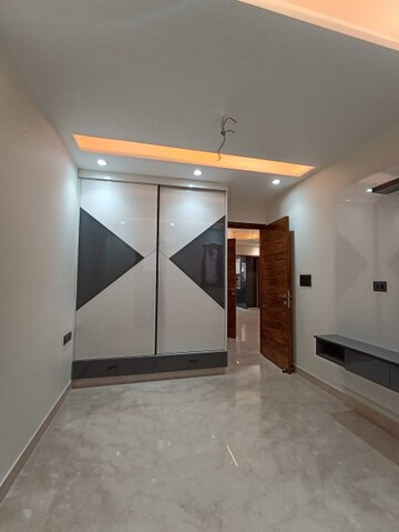 Building Lobby in 3 BHK Builder Floor at Paschim Vihar – for Rent