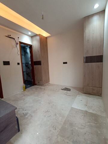 Room in 3 BHK Builder Floor at Paschim Vihar – for Rent