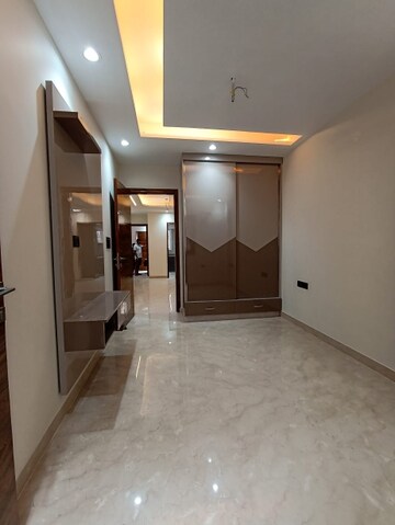 Room in 3 BHK Builder Floor at Paschim Vihar – for Rent