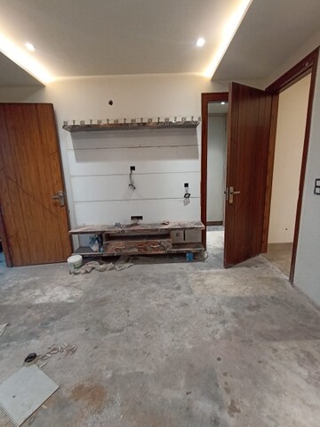 Room in 3 BHK Builder Floor at Paschim Vihar – for Rent