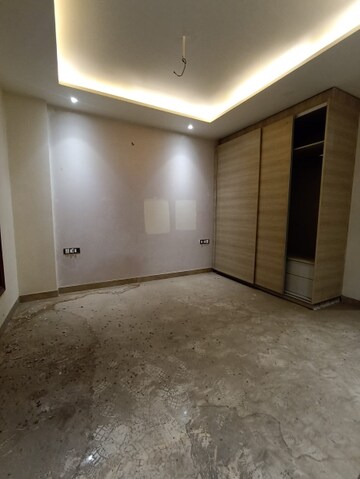 Room in 3 BHK Builder Floor at Paschim Vihar – for Rent