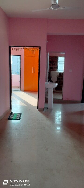 Room in 3 BHK Apartment at Jalukbari – for Rent