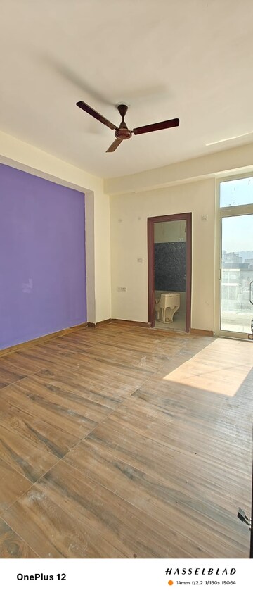 Room in 2 BHK Builder Floor at Sector 73 – for Sale