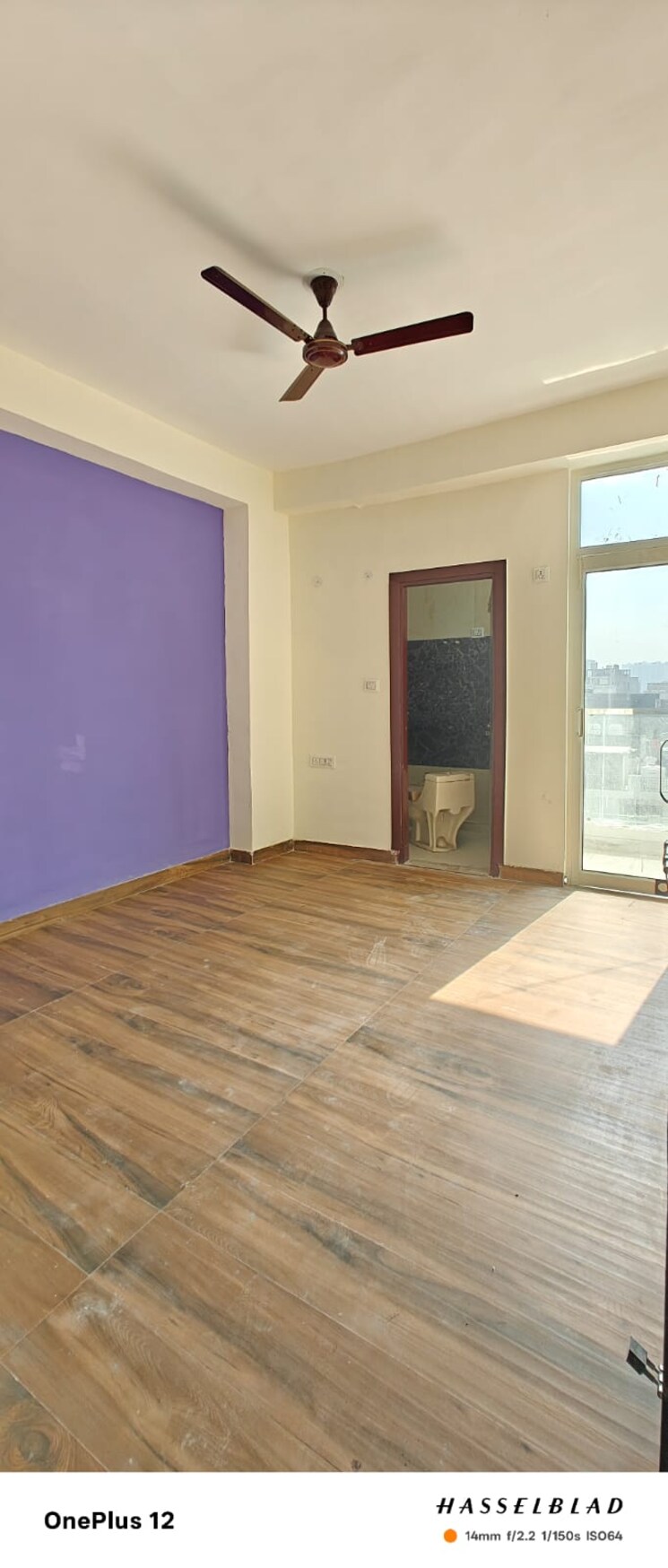 Room, sector 73 2 Bedroom 1000 Sq.Ft. Builder Floor In Sector 73 Noida 8281639