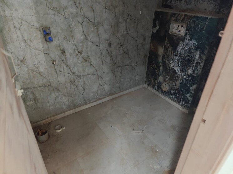 Bathroom, sector 73 2 Bedroom 1000 Sq.Ft. Builder Floor In Sector 73 Noida 8281663