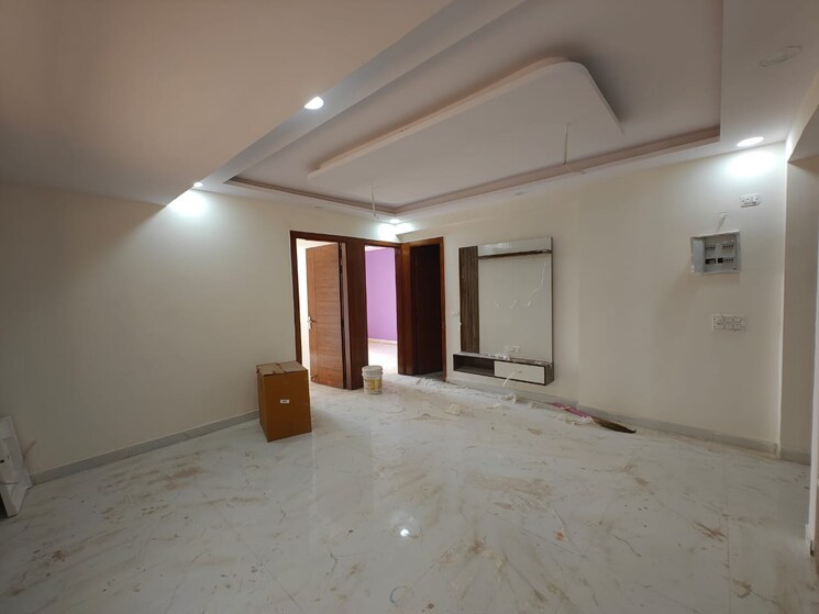 Room, sector 73 3 Bedroom 1350 Sq.Ft. Builder Floor In Sector 73 Noida 8281696