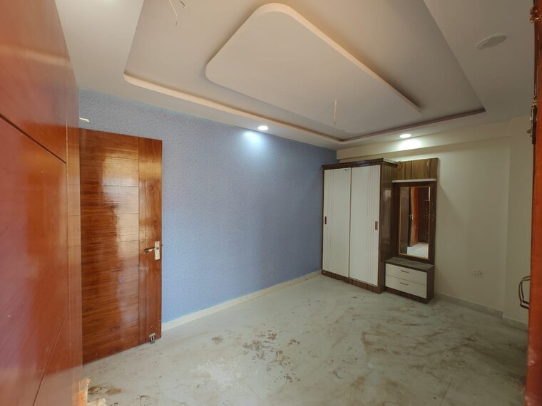 Room, sector 73 3 Bedroom 1350 Sq.Ft. Builder Floor In Sector 73 Noida 8281696