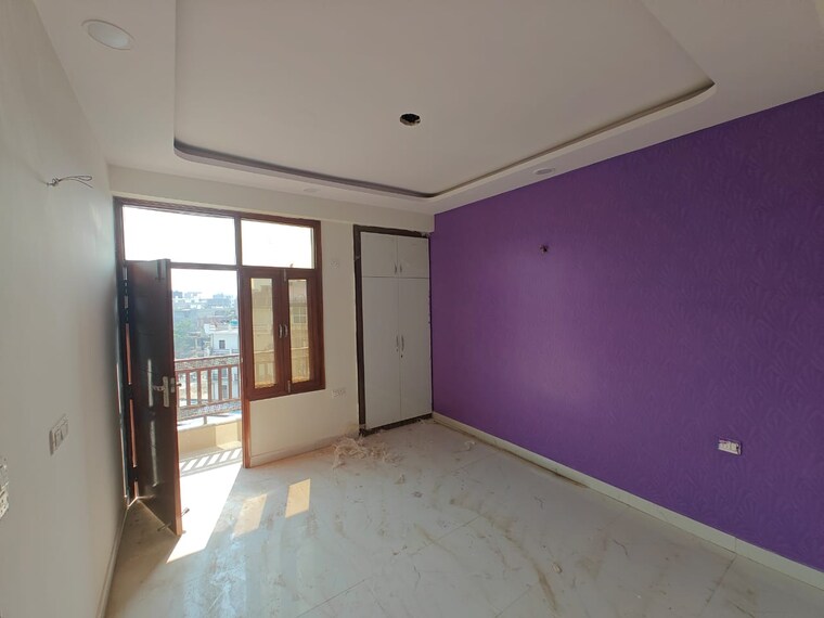 Room, sector 73 3 Bedroom 1350 Sq.Ft. Builder Floor In Sector 73 Noida 8281696