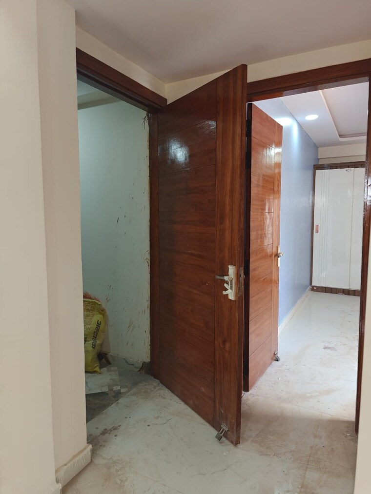 Room, sector 73 3 Bedroom 1350 Sq.Ft. Builder Floor In Sector 73 Noida 8281696