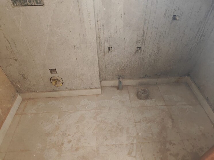 Bathroom, sector 73 3 Bedroom 1350 Sq.Ft. Builder Floor In Sector 73 Noida 8281696