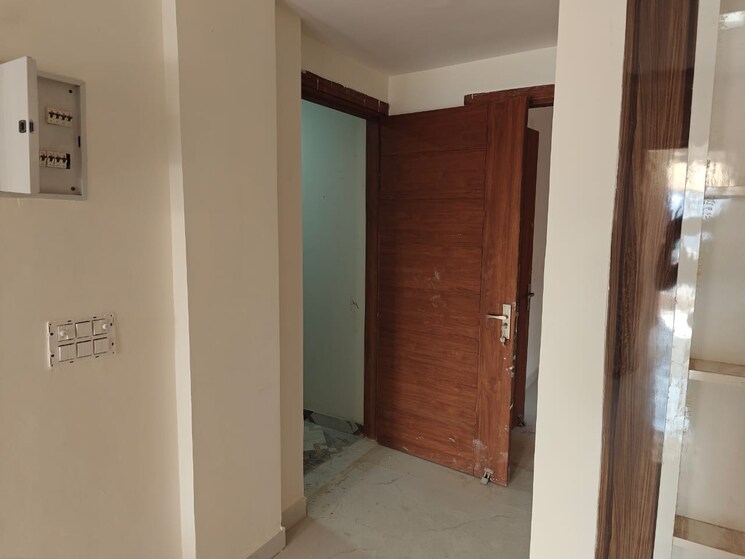 Room, sector 73 3 Bedroom 1350 Sq.Ft. Builder Floor In Sector 73 Noida 8281696