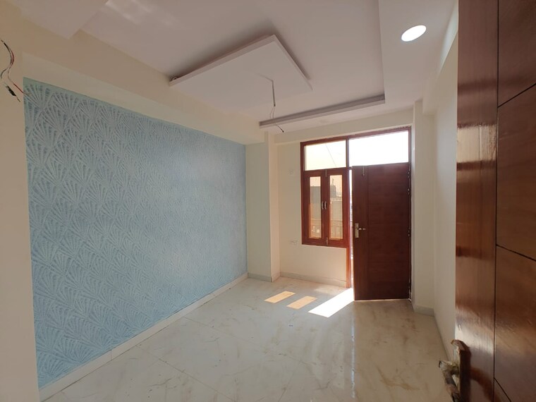 Room, sector 73 3 Bedroom 1350 Sq.Ft. Builder Floor In Sector 73 Noida 8281696