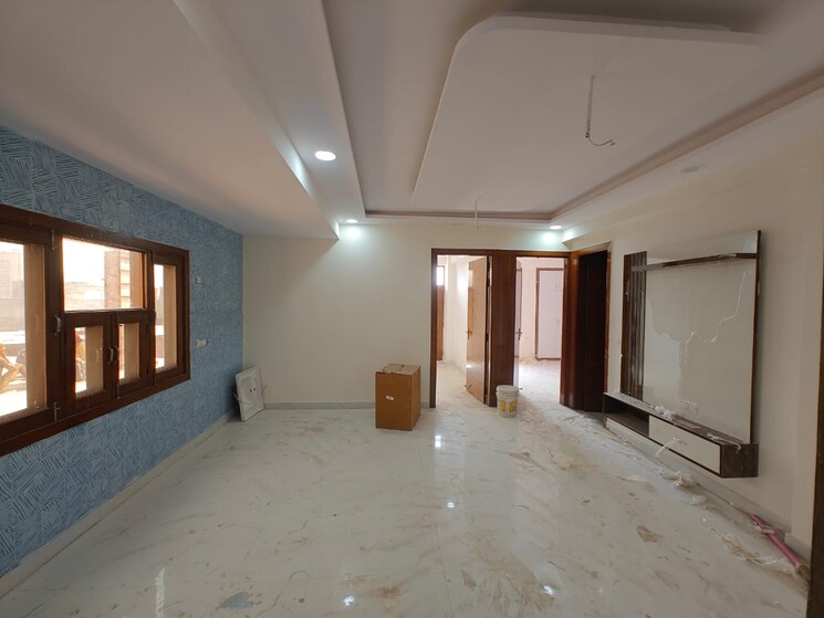 Room, sector 73 3 Bedroom 1350 Sq.Ft. Builder Floor In Sector 73 Noida 8281696