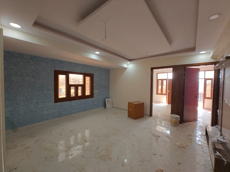 Room, sector 73 3 Bedroom 1350 Sq.Ft. Builder Floor In Sector 73 Noida 8281696