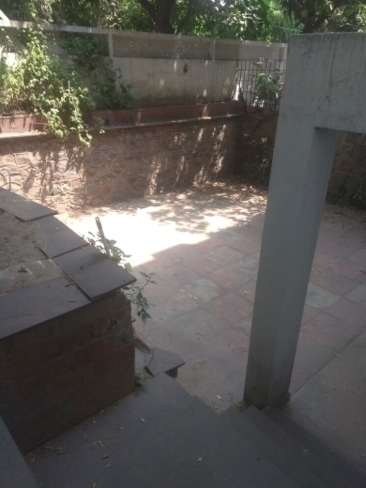 Balcony, maharani bagh 5 Bedroom 1999 Sq.Ft. Independent House In Maharani Bagh Delhi 8281727