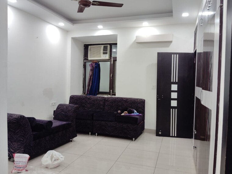 Living Room, paschim vihar 3.5 Bedroom 125 Sq.Yd. Apartment In Paschim Vihar Delhi 8281721