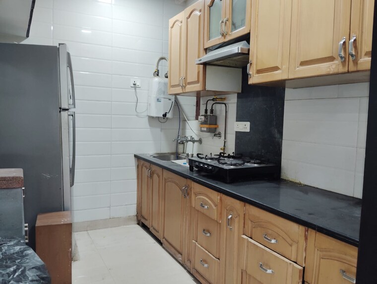 Kitchen, paschim vihar 3.5 Bedroom 125 Sq.Yd. Apartment In Paschim Vihar Delhi 8281721