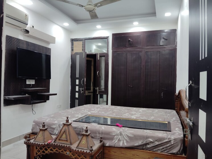 Bedroom, paschim vihar 3.5 Bedroom 125 Sq.Yd. Apartment In Paschim Vihar Delhi 8281721