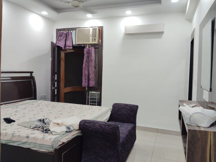 Master Bedroom, paschim vihar 3.5 Bedroom 125 Sq.Yd. Apartment In Paschim Vihar Delhi 8281721