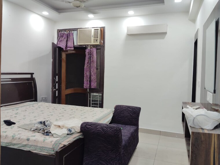Master Bedroom, paschim vihar 3.5 Bedroom 125 Sq.Yd. Apartment In Paschim Vihar Delhi 8281721