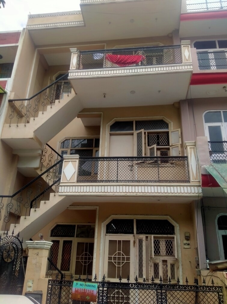 Cover Image, alpha 1 greater noida 6 Bedroom 100 Sq.Mt. Independent House In Alpha 1 Greater Noida Greater Noida 8281736