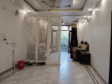 Living Room in 2.5 BHK Apartment at Paschim Vihar – for Rent