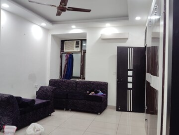 Living Room in 2.5 BHK Apartment at Paschim Vihar – for Rent