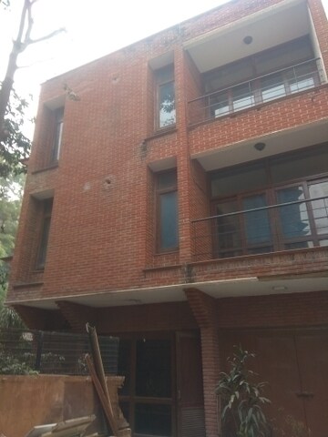 6+ BHK Independent House – Exterior View View at Maharani Bagh - for Sale