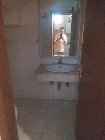 Bathroom in 6+ BHK Independent House at Maharani Bagh – for Sale