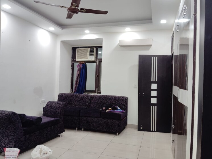 Living Room, paschim vihar 3.5 Bedroom 130 Sq.Yd. Apartment In Paschim Vihar Delhi 8281745