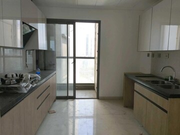 Room in 5 BHK Apartment at Rustomjee Crown, Prabhadevi – for Rent