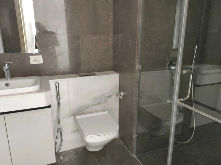 Bathroom, rustomjee-crown 5 Bedroom 3234 Sq.Ft. Apartment In Prabhadevi Mumbai 8281733