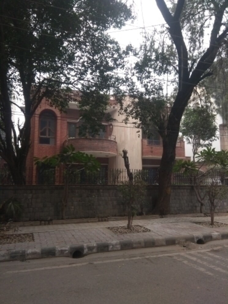 Exterior View, new friends colony 6 Bedroom 500 Sq.Yd. Independent House In New Friends Colony Delhi 8281781