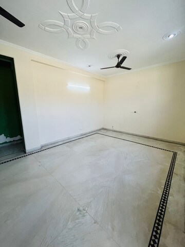 Room in 2 BHK Builder Floor at Sector 40 – for Rent